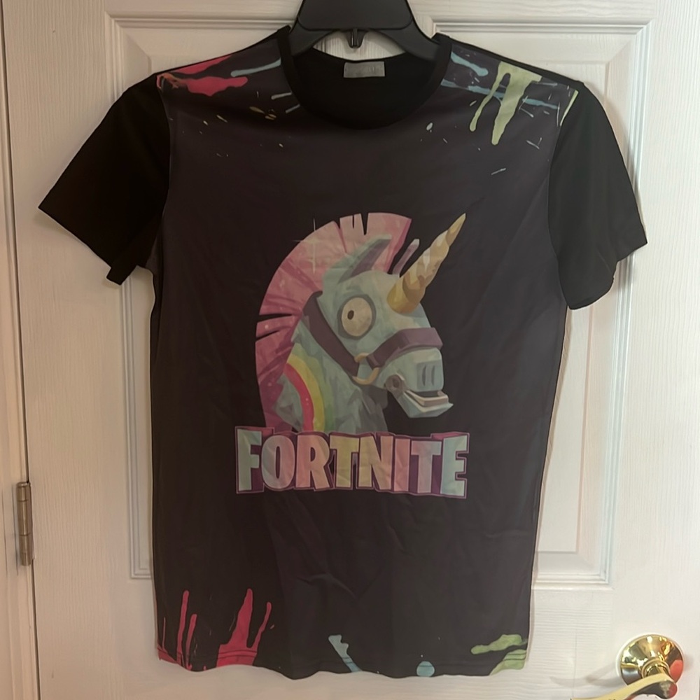 Mosdelu size medium Fortnite, short sleeve